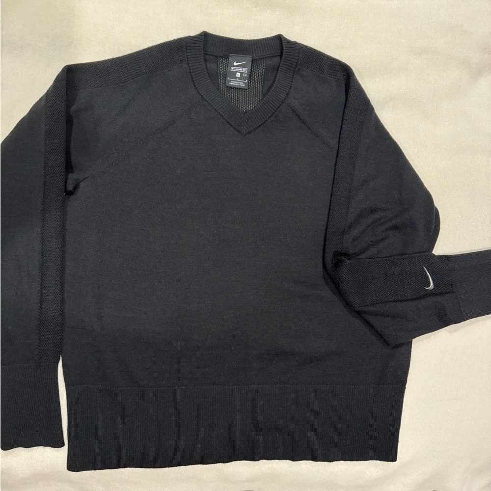 Nike women’s V Neck sweater SZ L, 52% wool and 48% polyester! Great condition